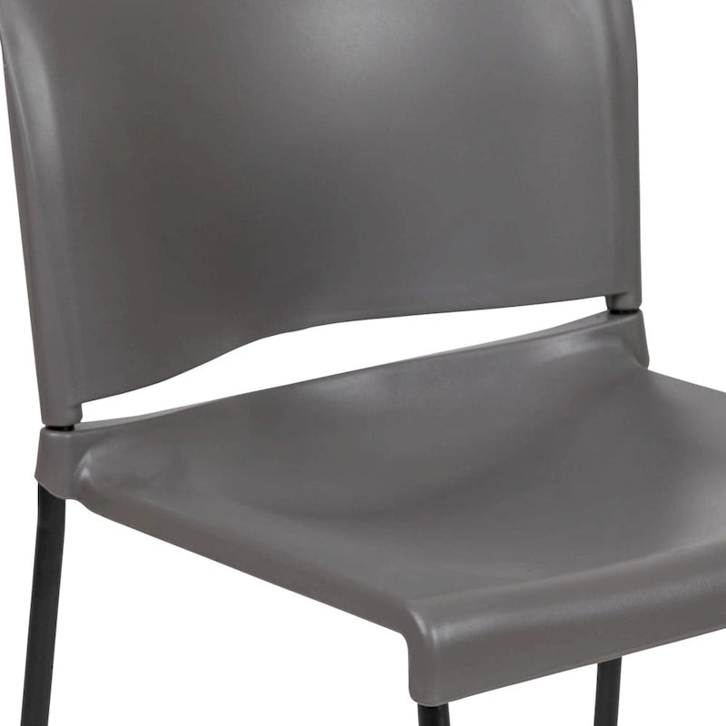 Chaise empilable ergonomique à dossier plein avec piétement luge thermolaqué, capacité de 399 kg