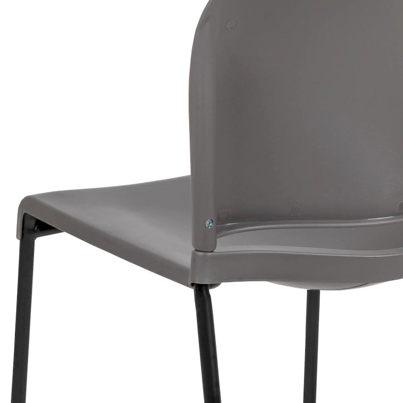 Chaise empilable ergonomique à dossier plein avec piétement luge thermolaqué, capacité de 399 kg