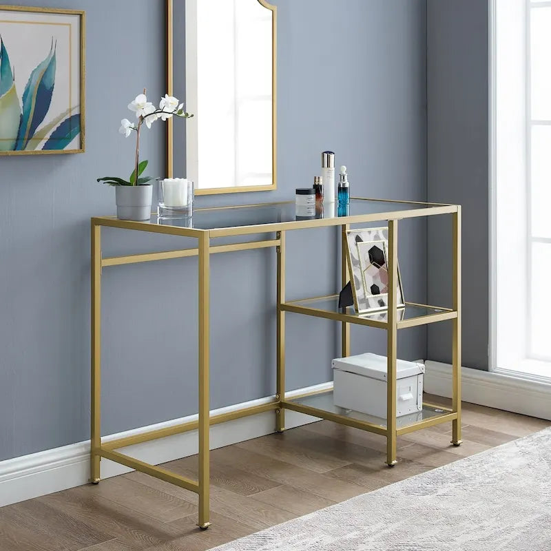 Bureau en verre trempé à cadre en acier avec étagères | Finition dorée | Pour bureau à domicile ou coiffeuse